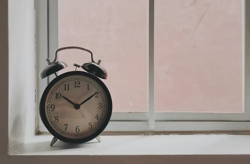 Fönsterdekoration med säsonger i åtanke